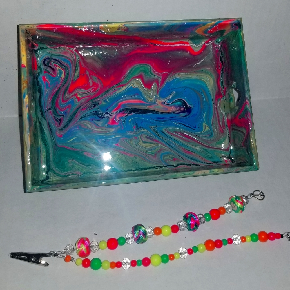 Rolling tray and clip